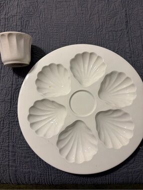 Authentic GIEN Vintage Oyster Plates and ramekins cups. Made in FRANCE